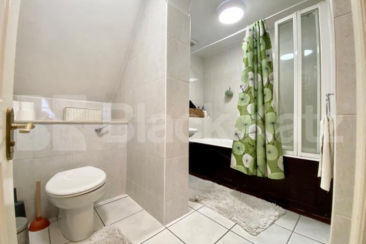 Bright and airy two bedroom apartment opposite the Thames St Georges Square, Pimlico